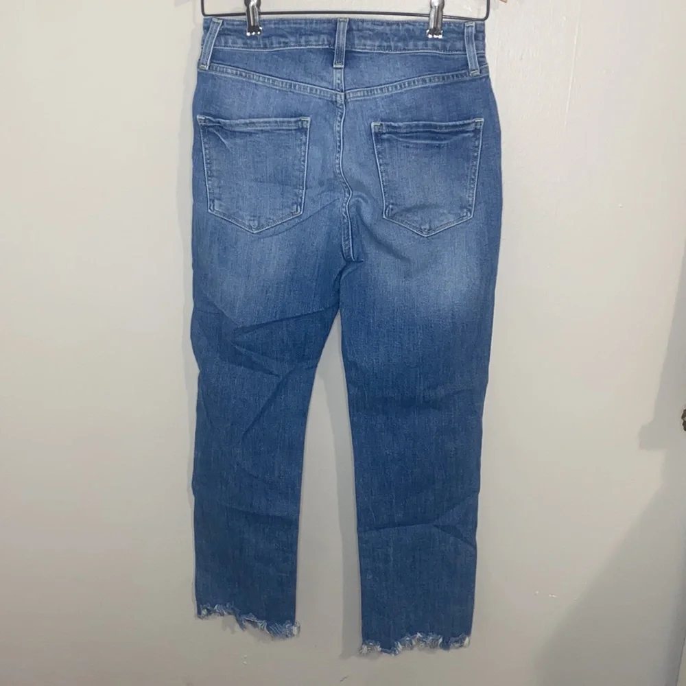 🛍️Adorable frayed blue jeans! - Picture 9 of 10